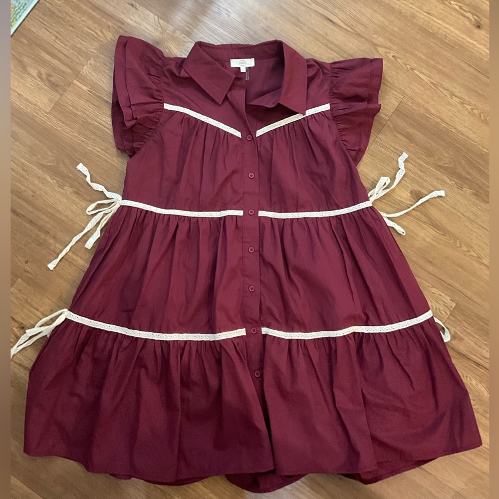 entro Burgundy Button-Front Tiered Dress with Cream Lace Trim